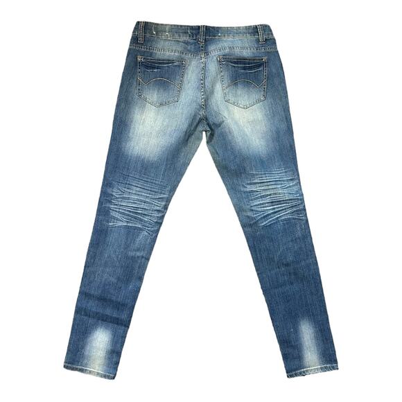 2b bebe Jeans Women's Size 31 Medium Dark Wash Ripped Lace Detailing Denim - Picture 6 of 6